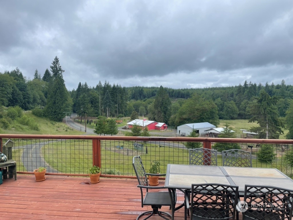 300 Bush Creek Road Elma, WA 98541 - Photo 17 of 21 a view of a terrace from a balcony
