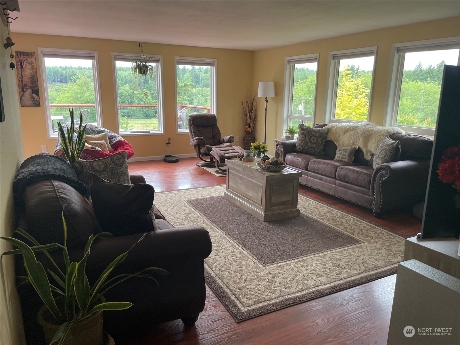 300 Bush Creek Road Elma, WA 98541 - Photo 4 of 21 a living room with furniture and a large window