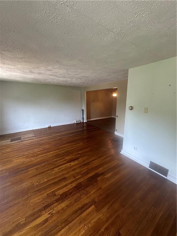 1811 Greentree Road Pittsburgh, PA 15220 - Photo 4 of 31