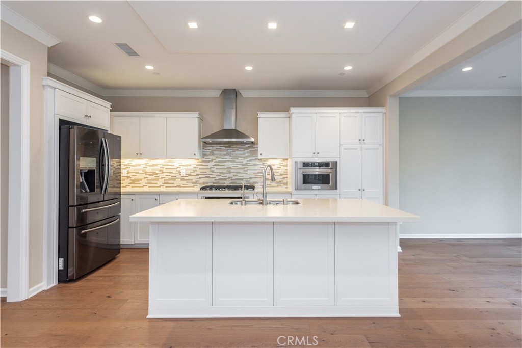 132 Gulfstream Irvine, CA 92620 - Photo 3 of 23 Kitchen