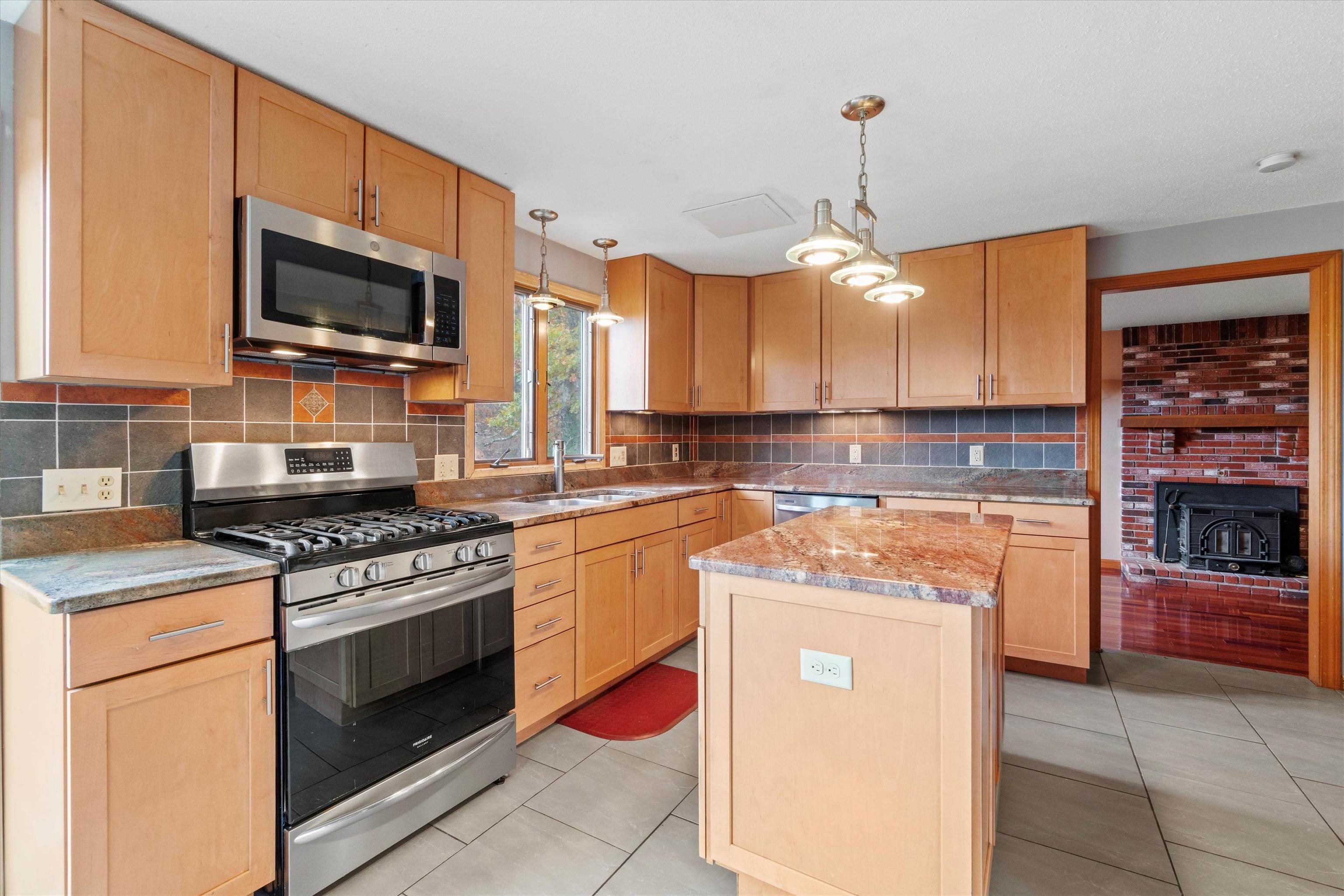 138 Castle Hill Road Windham, NH 03087 - Photo 13 of 60