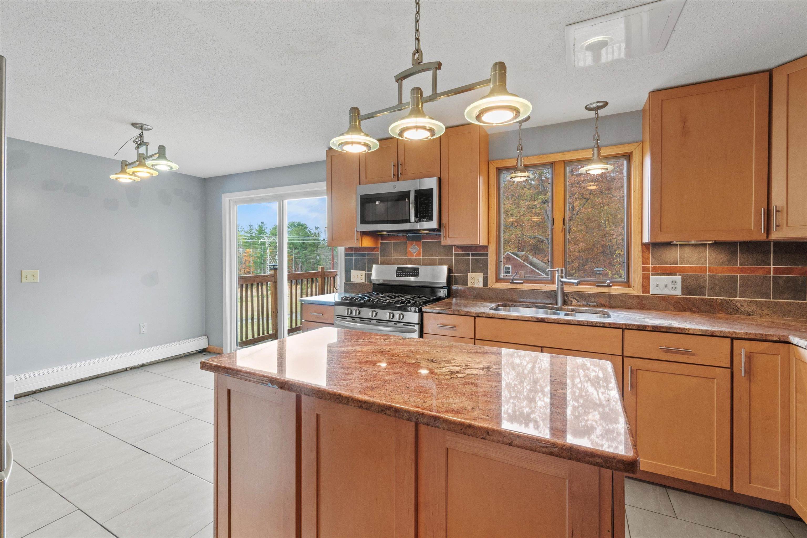 138 Castle Hill Road Windham, NH 03087 - Photo 14 of 60