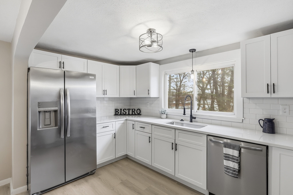 23 Sterling Street Chicopee, MA 01020 - Photo 2 of 32