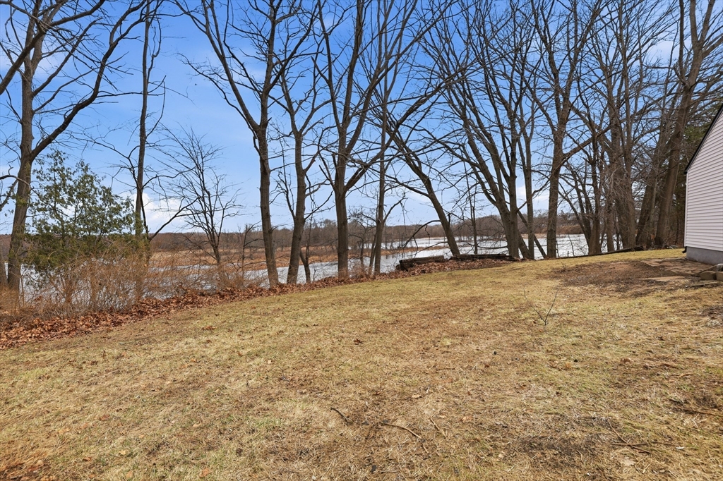 23 Sterling Street Chicopee, MA 01020 - Photo 22 of 32