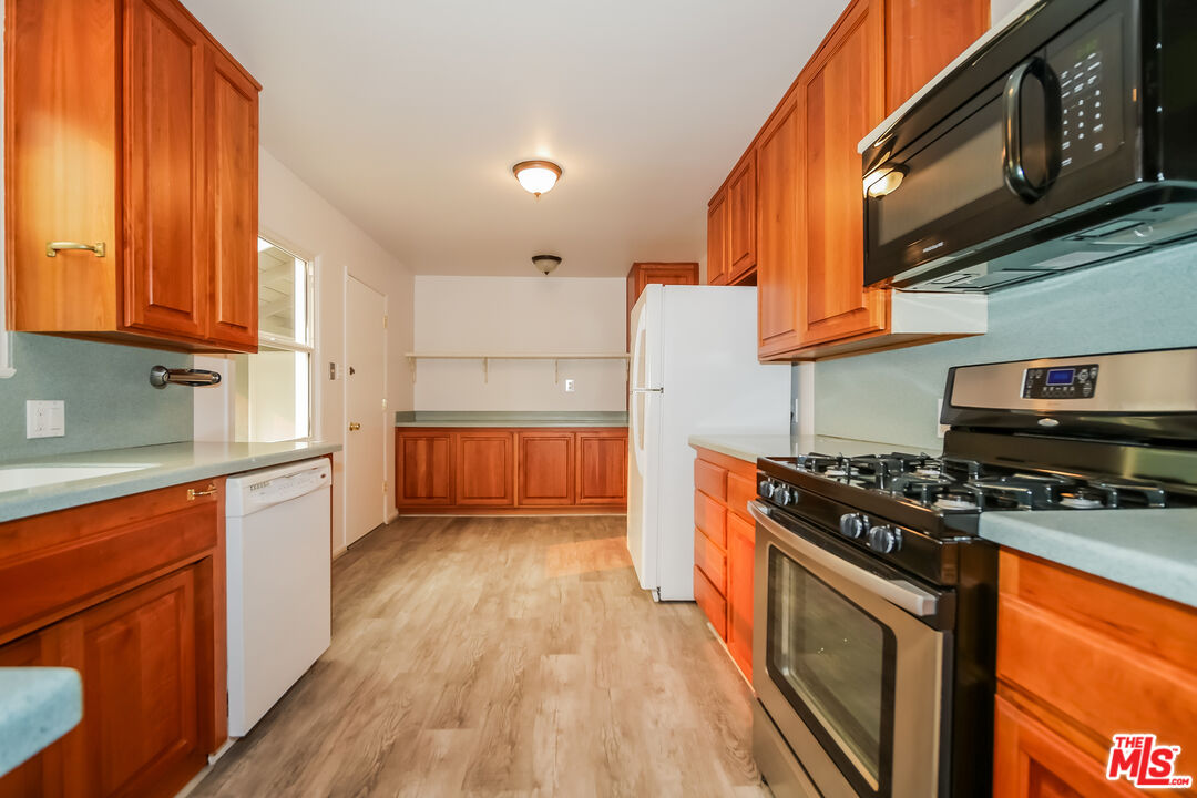 4152 Cochran Street Simi Valley, CA 93063 - Photo 12 of 27 Gallery Image 12