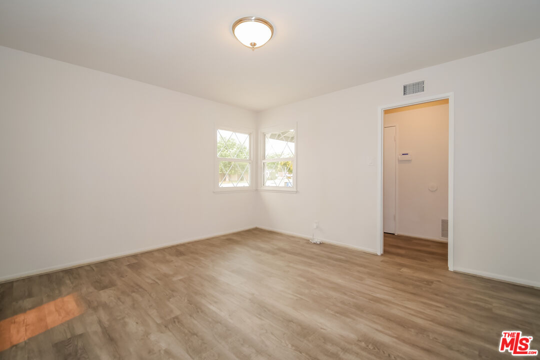 4152 Cochran Street Simi Valley, CA 93063 - Photo 15 of 27 Gallery Image 15