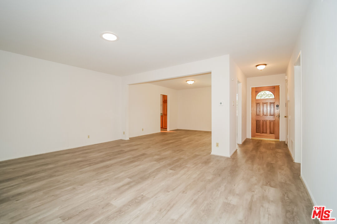4152 Cochran Street Simi Valley, CA 93063 - Photo 3 of 27 Gallery Image 3