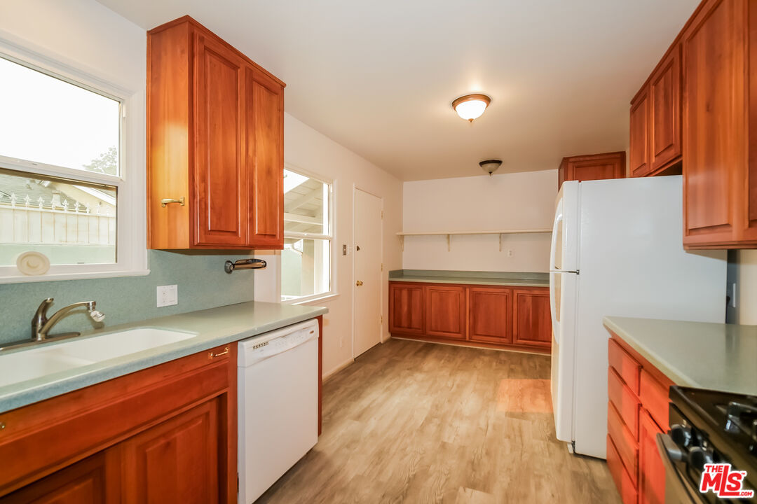 4152 Cochran Street Simi Valley, CA 93063 - Photo 10 of 27 Gallery Image 10