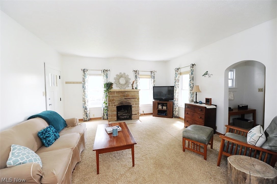 3925 Johnson Road Norton, OH 44203 - Photo 4 of 25 * Main Living Room