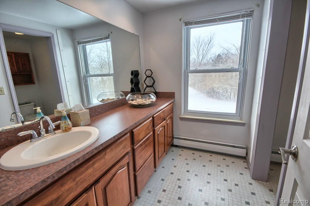 9889 Church Road Grosse Ile, MI 48138 - Photo 25 of 32 Bathroom.jpg