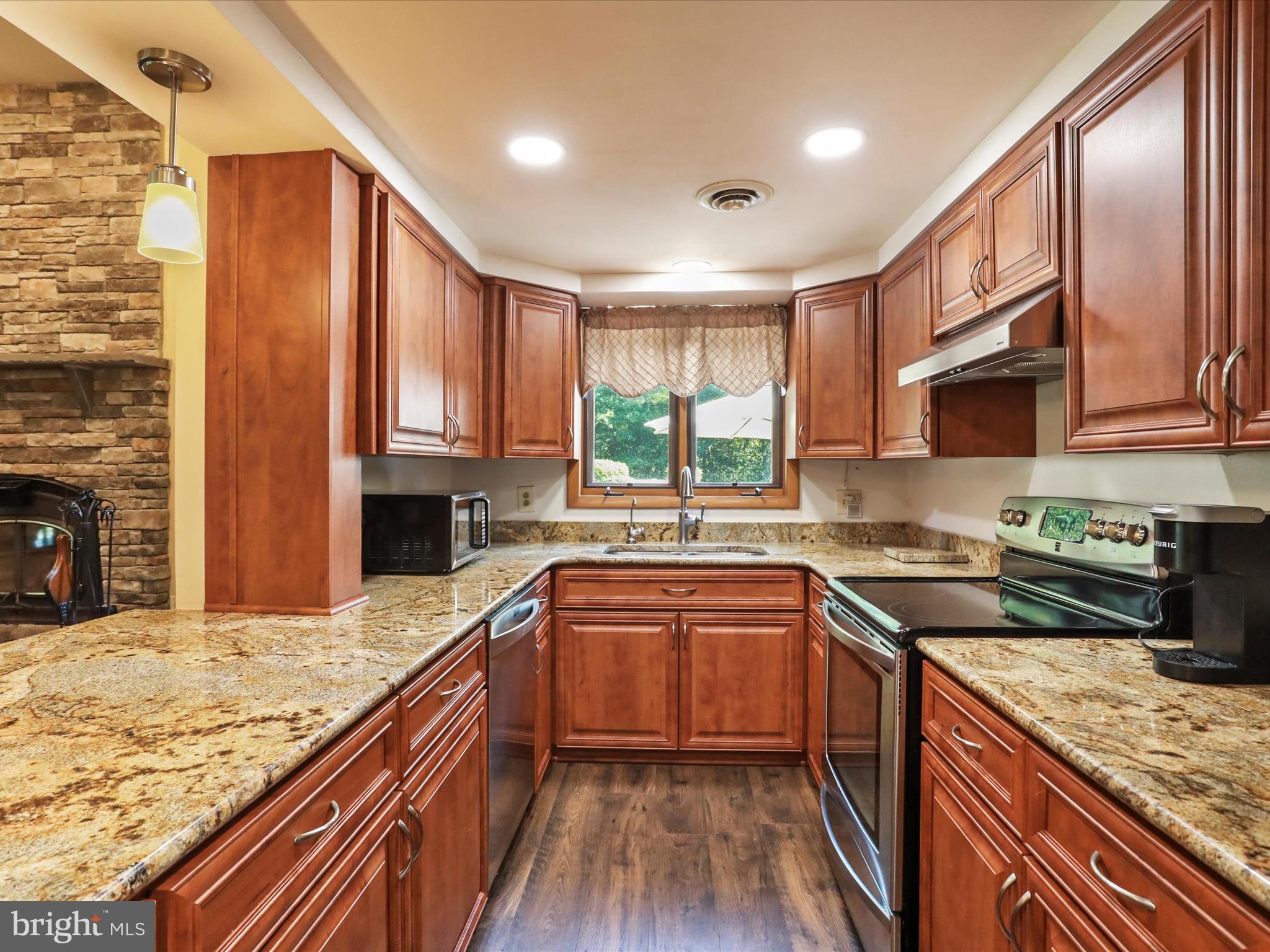10572 Shenandoah Path Catlett, VA 20119 - Photo 16 of 74 kitchen