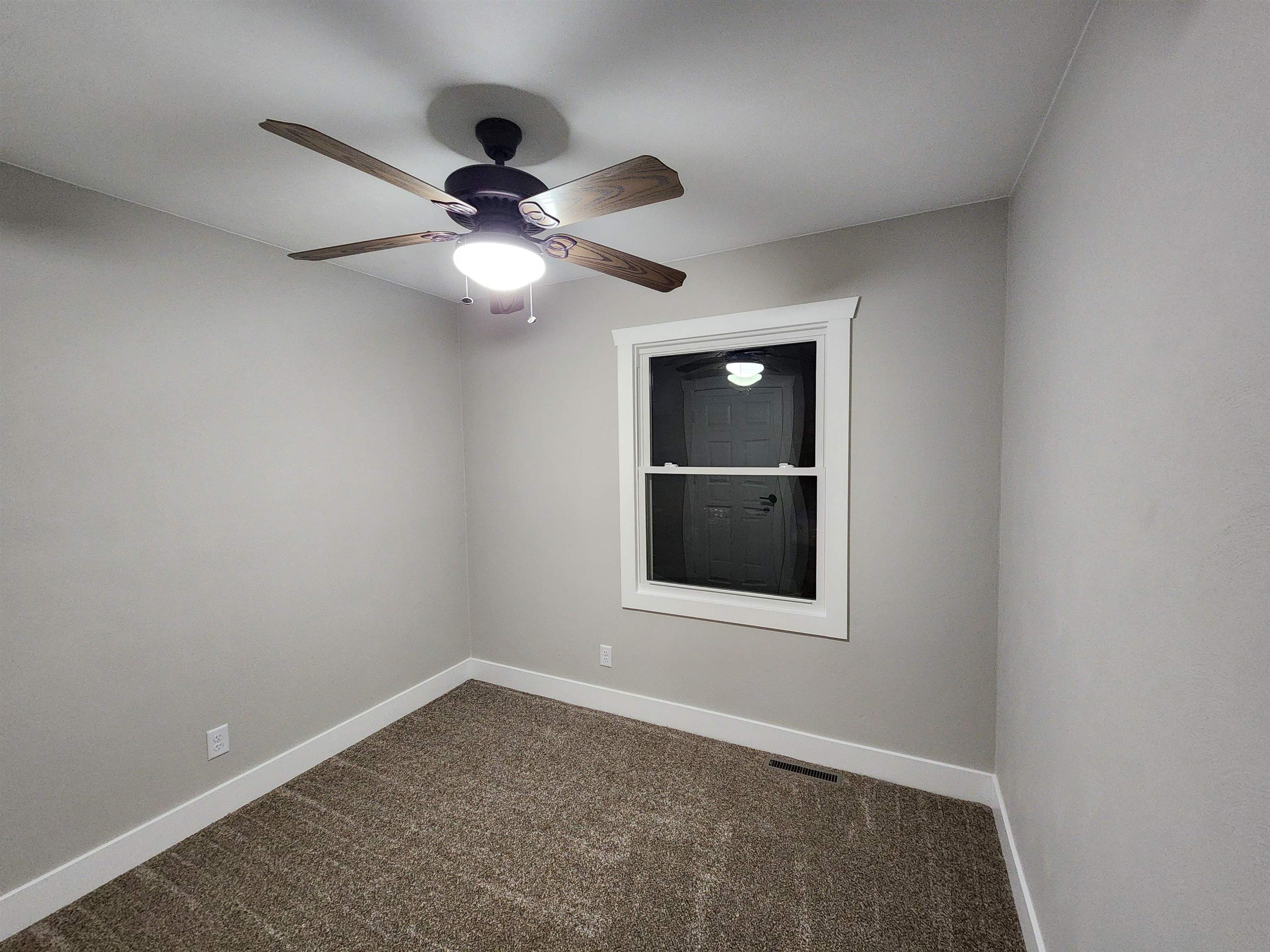 2071 Ellen Street Dubuque, IA 52002 - Photo 15 of 30 Gallery Image 15