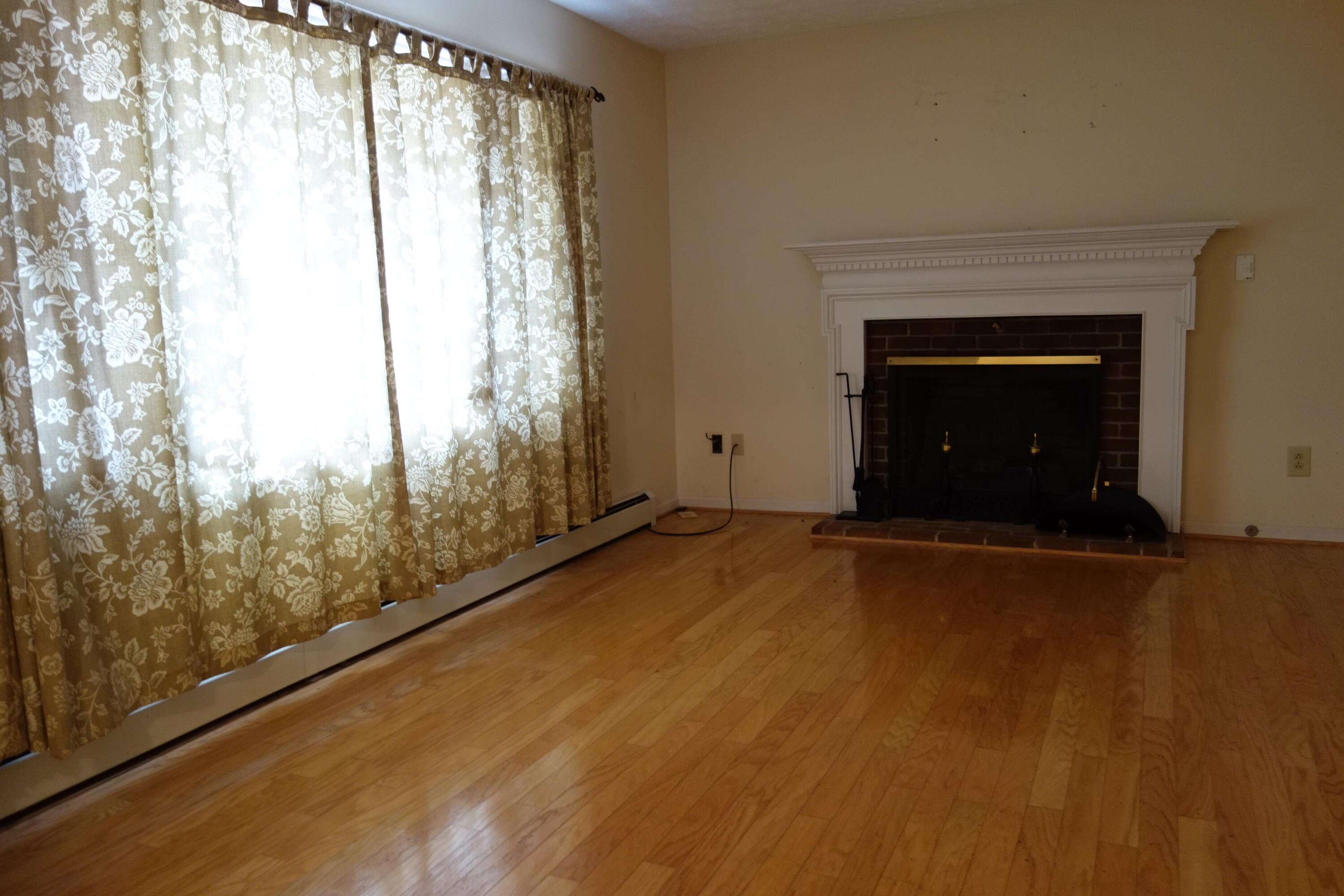 2786 Rutrough Road Southeast Roanoke, VA 24014 - Photo 5 of 42 DSC00882