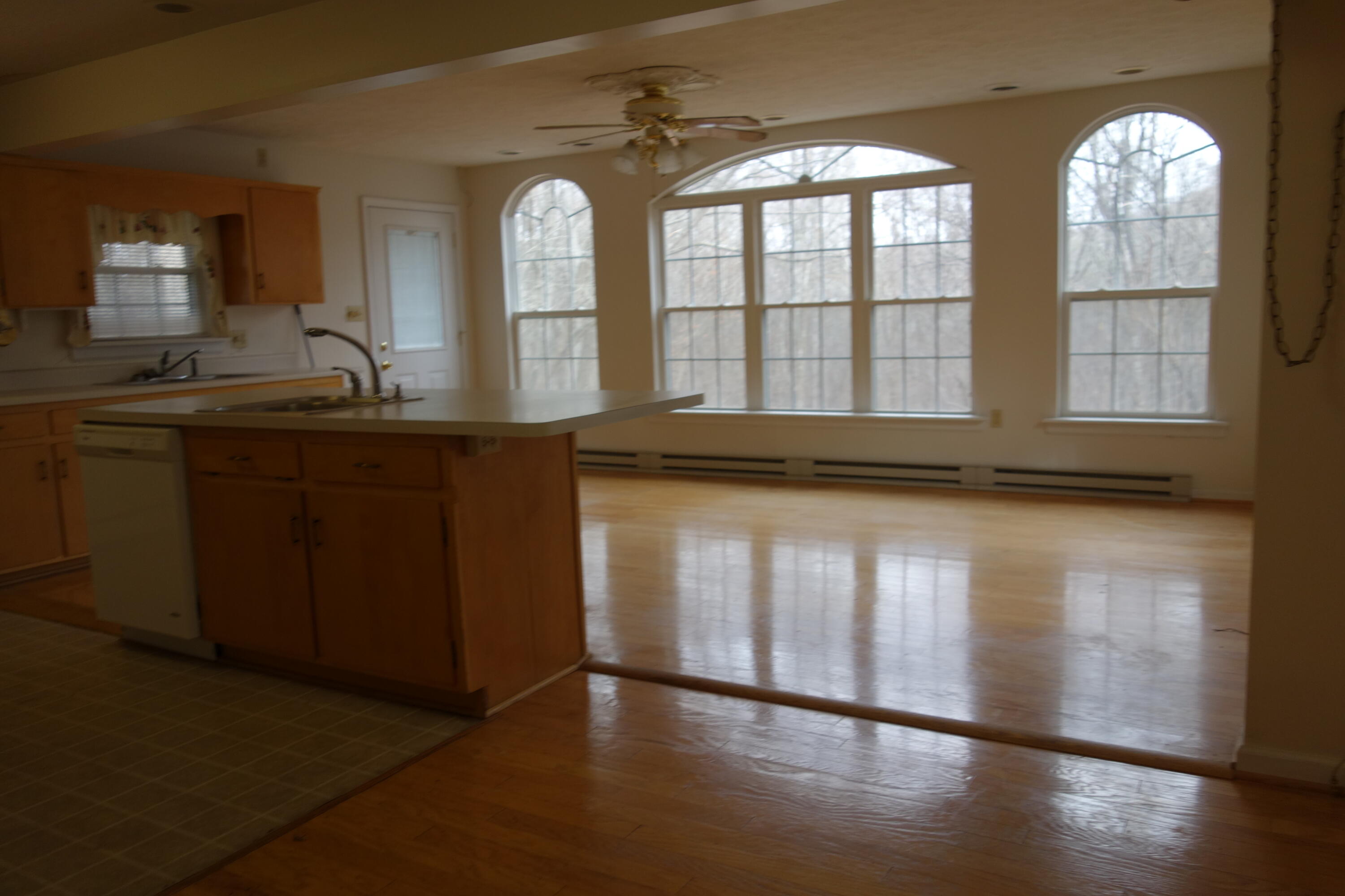 2786 Rutrough Road Southeast Roanoke, VA 24014 - Photo 6 of 42 DSC00883
