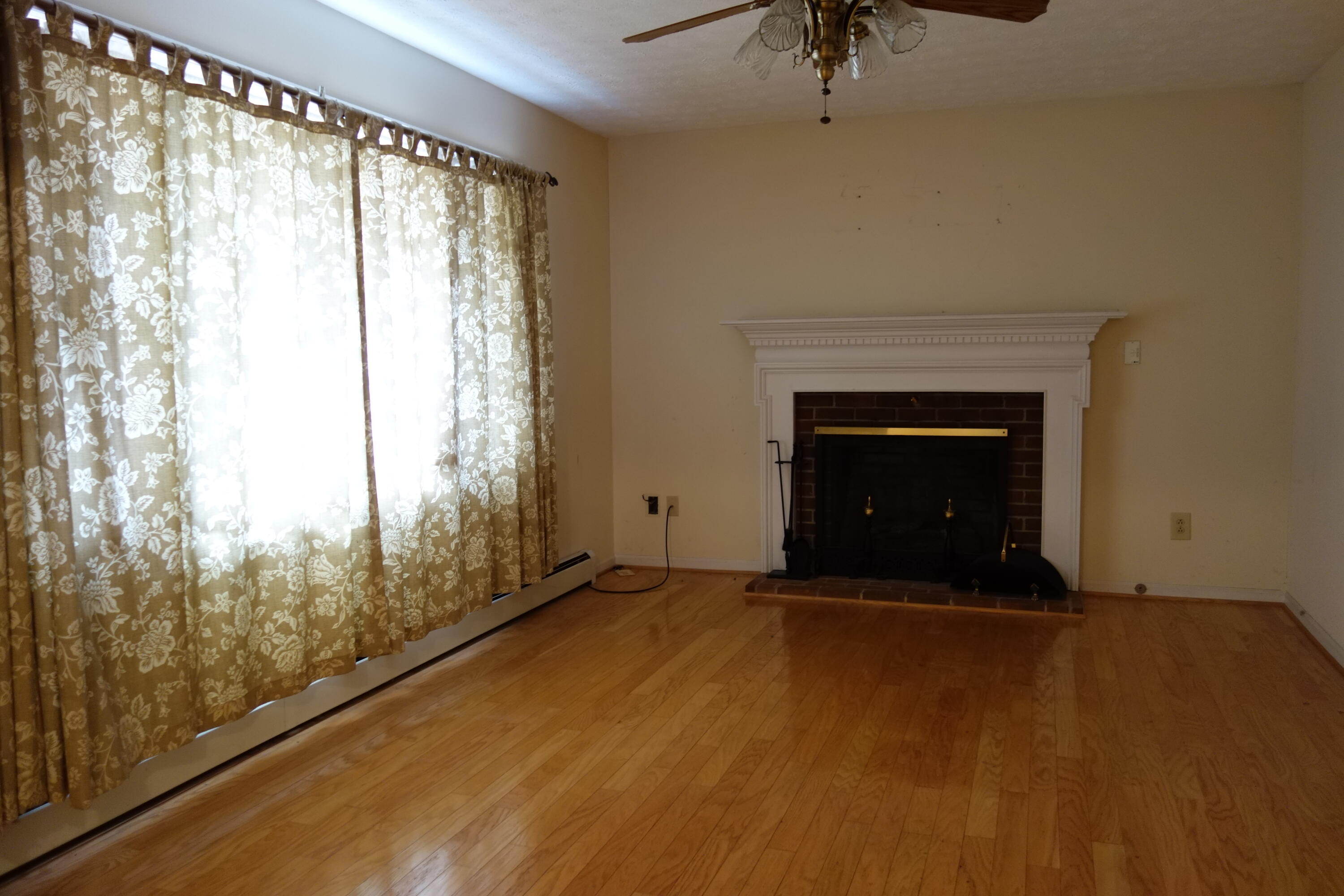 2786 Rutrough Road Southeast Roanoke, VA 24014 - Photo 9 of 42 DSC00881