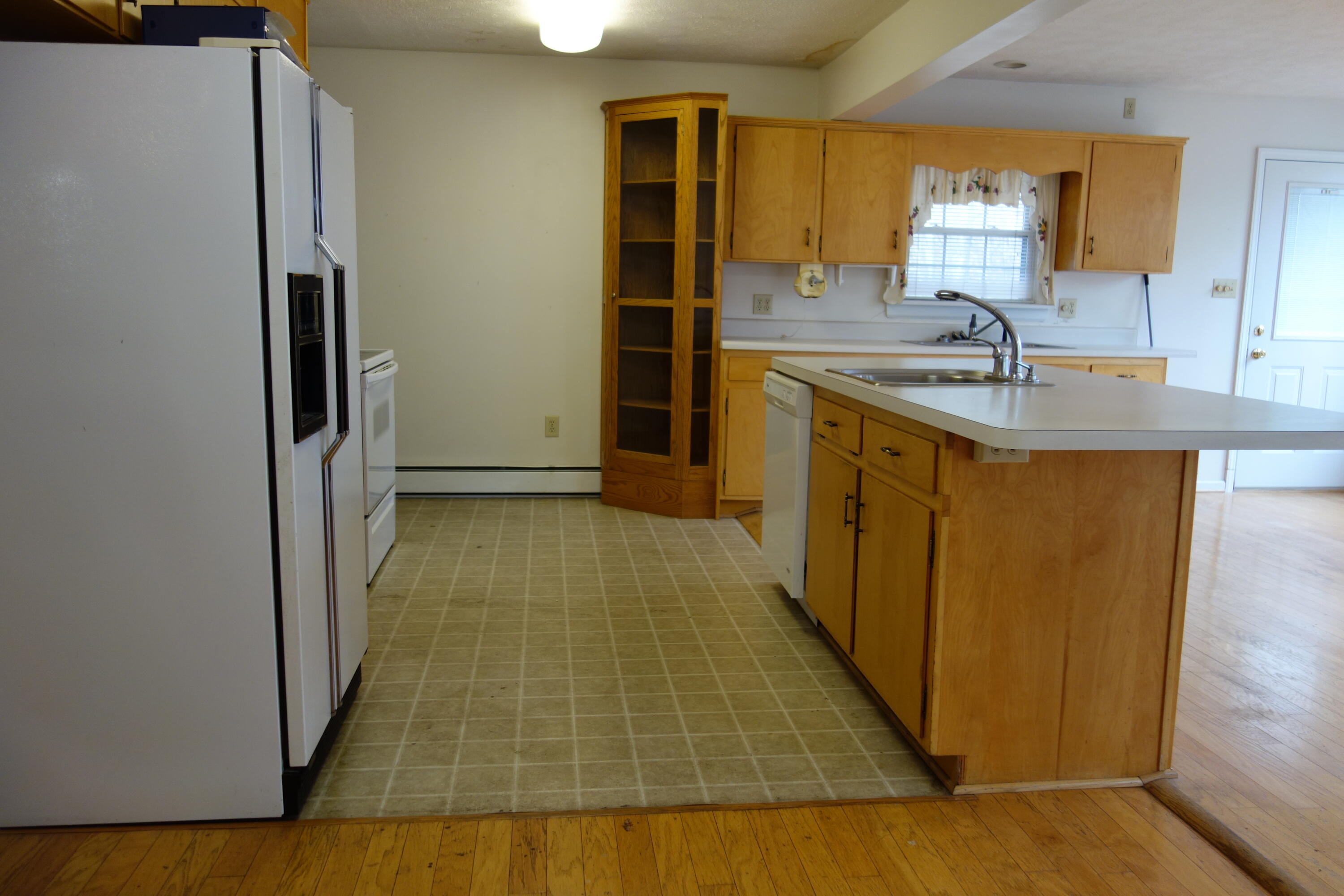 2786 Rutrough Road Southeast Roanoke, VA 24014 - Photo 10 of 42 DSC00886