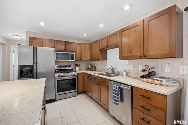 $190,000 | 109 West Bittersweet Road, Washington, IL 61571