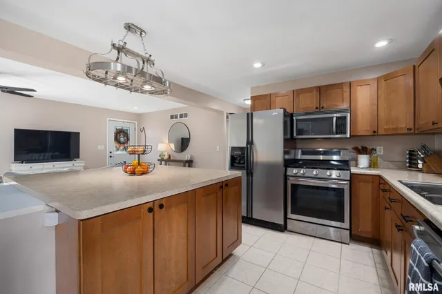 $190,000 | 109 West Bittersweet Road, Washington, IL 61571