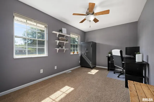 $190,000 | 109 West Bittersweet Road, Washington, IL 61571