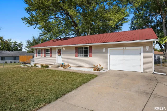 $190,000 | 109 West Bittersweet Road, Washington, IL 61571