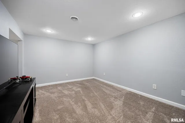 $190,000 | 109 West Bittersweet Road, Washington, IL 61571