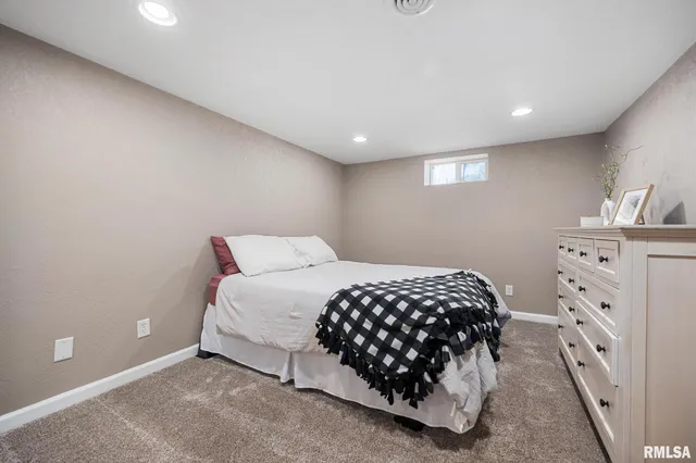 $190,000 | 109 West Bittersweet Road, Washington, IL 61571