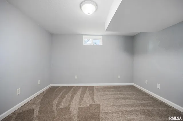 $190,000 | 109 West Bittersweet Road, Washington, IL 61571