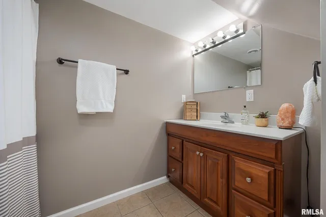 $190,000 | 109 West Bittersweet Road, Washington, IL 61571