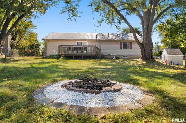 $190,000 | 109 West Bittersweet Road, Washington, IL 61571