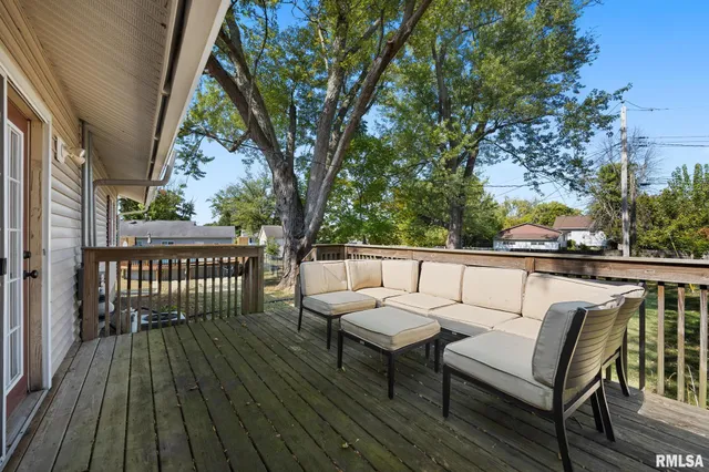 $190,000 | 109 West Bittersweet Road, Washington, IL 61571