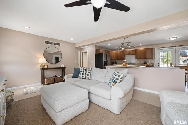 $190,000 | 109 West Bittersweet Road, Washington, IL 61571