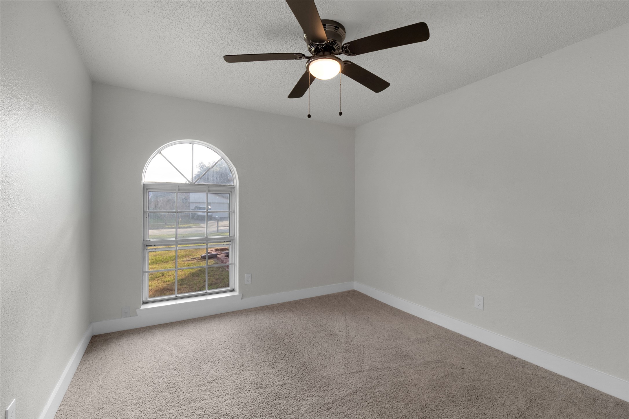 23910 Spring Briar Lane Spring, TX 77373 - Photo 18 of 38 an empty room with windows and ceiling fan