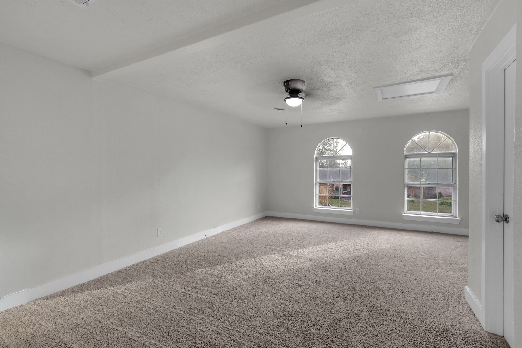 23910 Spring Briar Lane Spring, TX 77373 - Photo 28 of 38 an empty room with windows and mirror