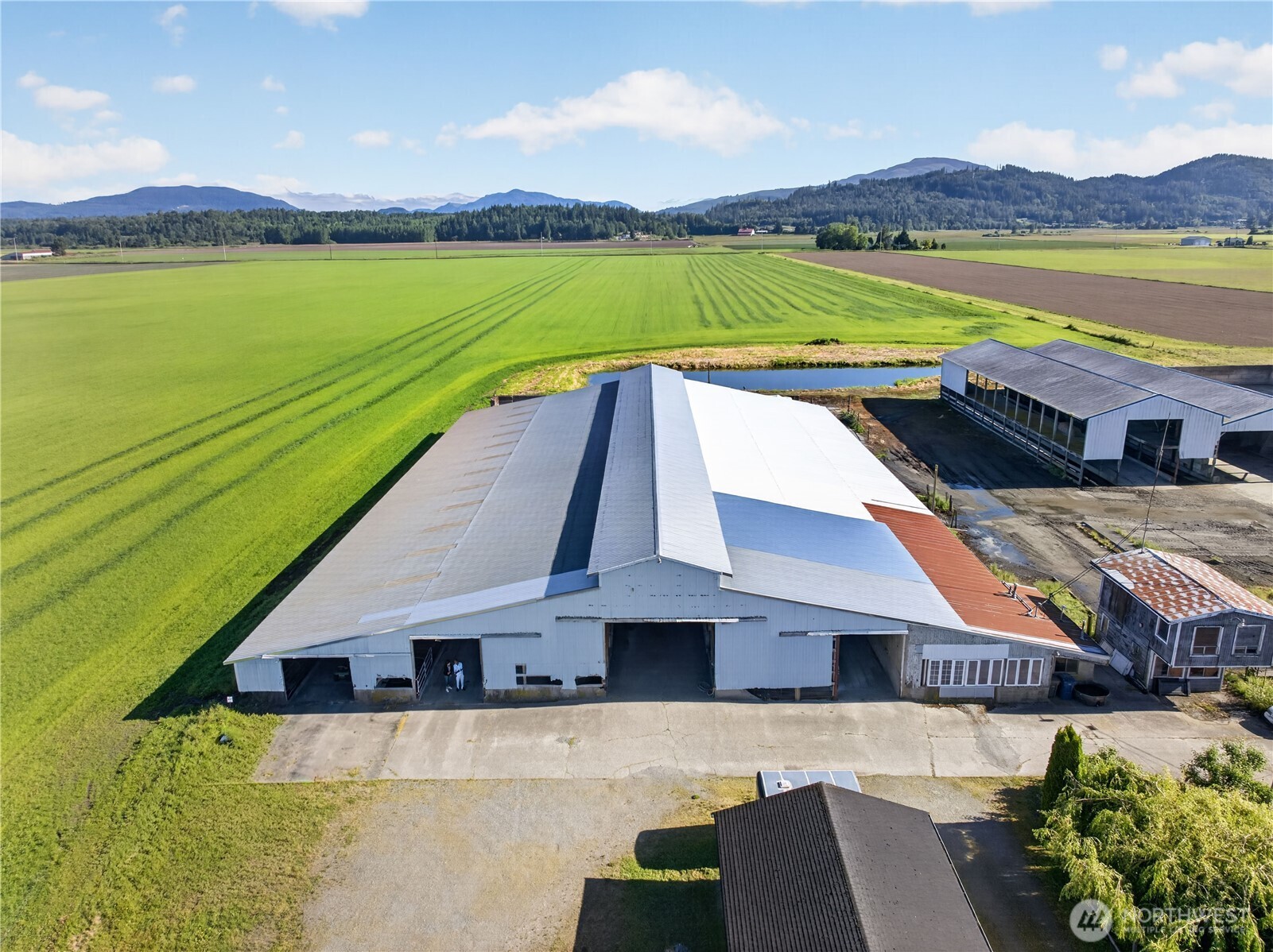 19933 Cook Road Burlington, WA 98233 - Photo 6 of 37