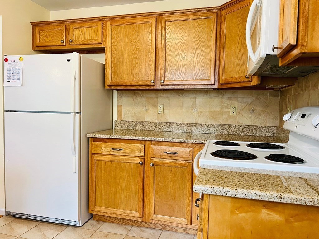 142 State Street Amherst, MA 01002 - Photo 7 of 29 Gallery Image 7