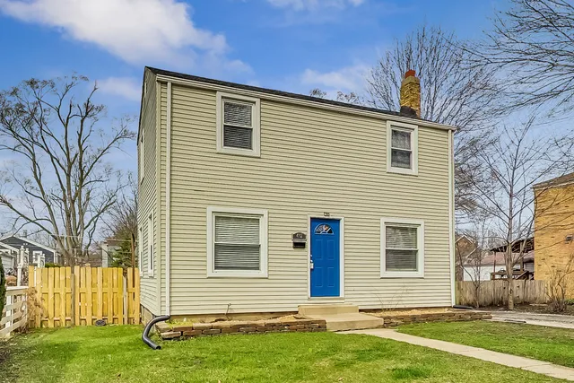 $2,500 | 402 North Main Street, Mount Prospect, IL 60056