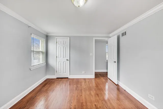 $2,500 | 402 North Main Street, Mount Prospect, IL 60056