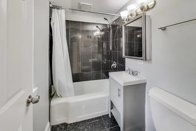 $2,500 | 402 North Main Street, Mount Prospect, IL 60056