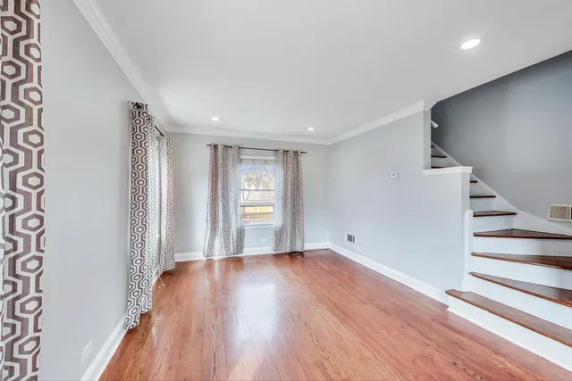 $2,500 | 402 North Main Street, Mount Prospect, IL 60056