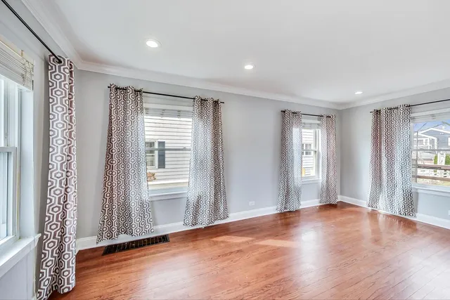 $2,500 | 402 North Main Street, Mount Prospect, IL 60056