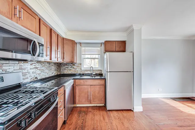 $2,500 | 402 North Main Street, Mount Prospect, IL 60056