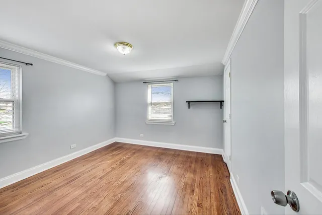 $2,500 | 402 North Main Street, Mount Prospect, IL 60056