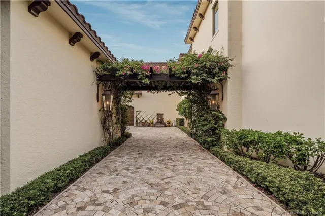 $8,200,000 | 10433 Southeast Banyan Way, Jupiter, FL 33469