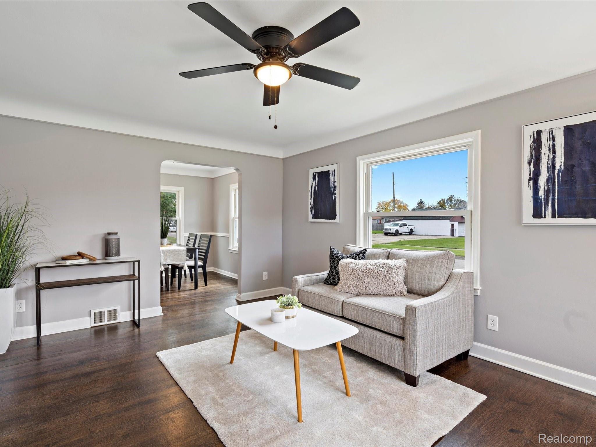 15560 Frazho Road Roseville, MI 48066 - Photo 2 of 17 09-DSC02822.jpg