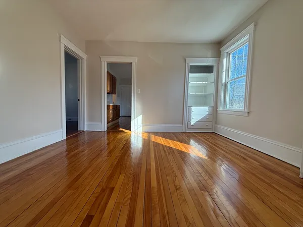 $2,000 | 304 Lovell Street, Unit 2, Worcester, MA 01602