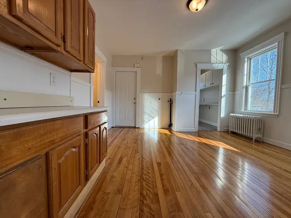 $2,000 | 304 Lovell Street, Unit 2, Worcester, MA 01602