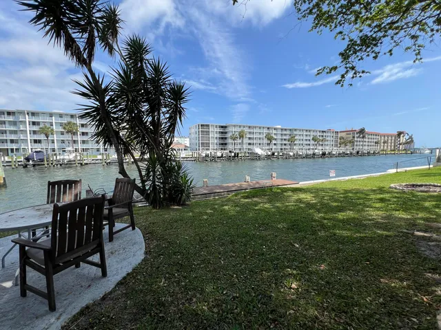 $1,695 | 131 Shore Court, Unit C1, North Palm Beach, FL 33408