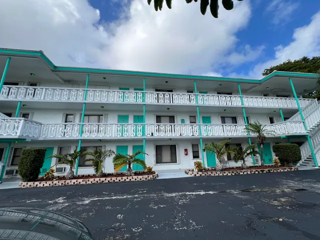 $1,695 | 131 Shore Court, Unit C1, North Palm Beach, FL 33408