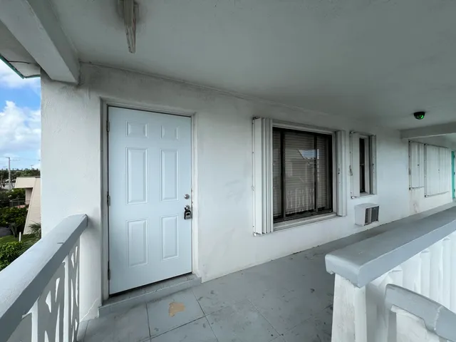 $1,695 | 131 Shore Court, Unit C1, North Palm Beach, FL 33408