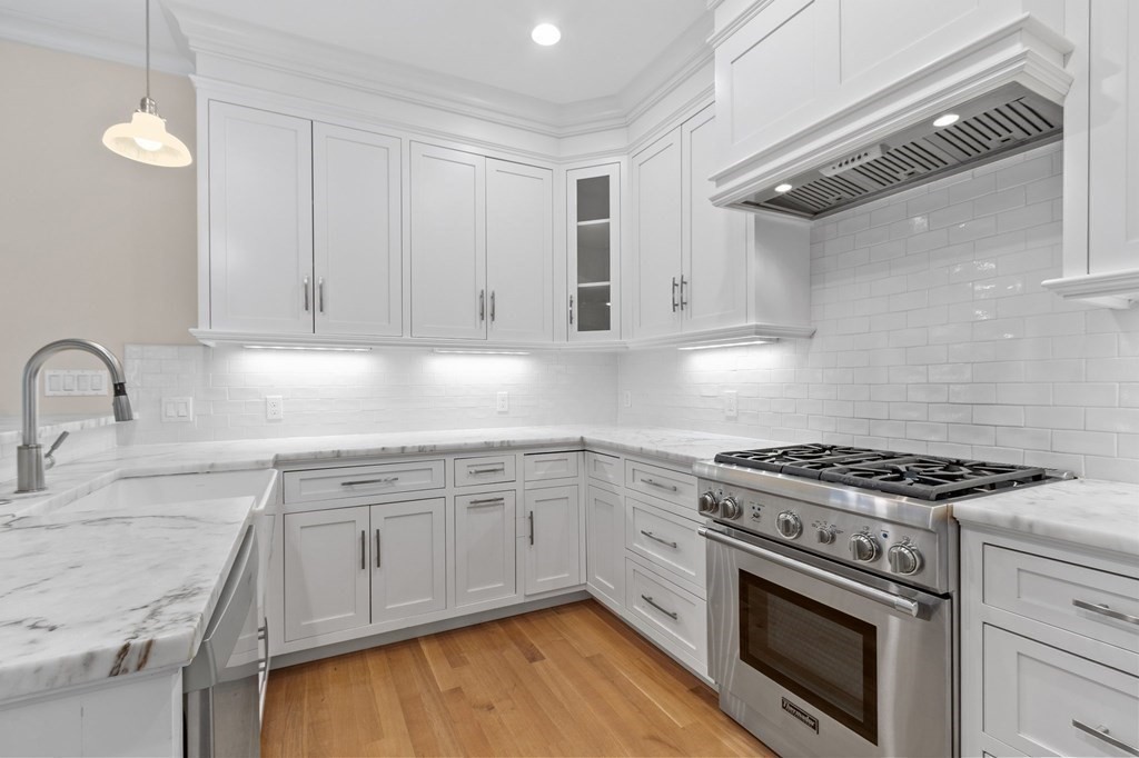3 Saw Mill Circle Manchester, MA 01944 - Photo 6 of 27 a kitchen with granite countertop a stove a sink and dishwasher